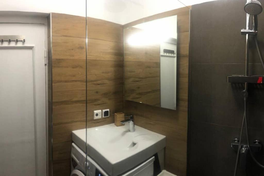 New Comfortable Apartment Nearby Promenade In 5 Minutes From Old Town Of Riga. Exteriör bild